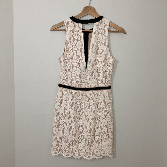 endless rose white lace strapless dress with bow details Small - Picture 5 of 9